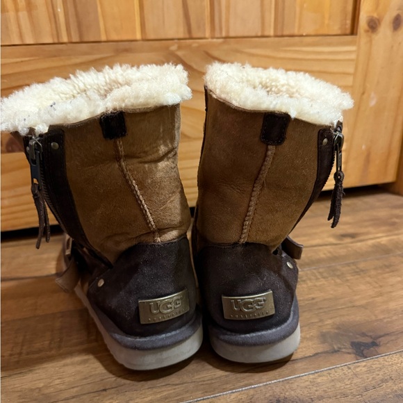 Uggs with side zipper - Picture 2 of 4